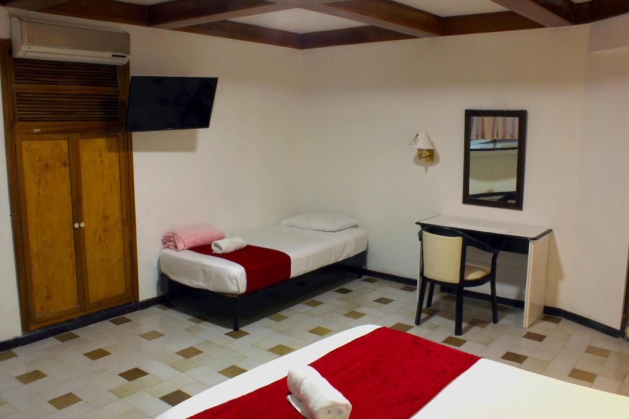 Hotel mariscal robledo cartago Exterior foto