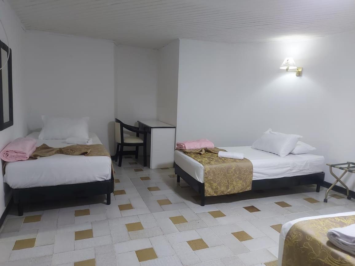 Hotel mariscal robledo cartago Exterior foto