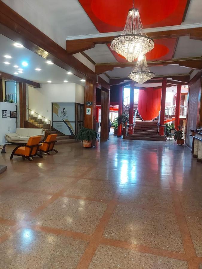 Hotel mariscal robledo cartago Exterior foto