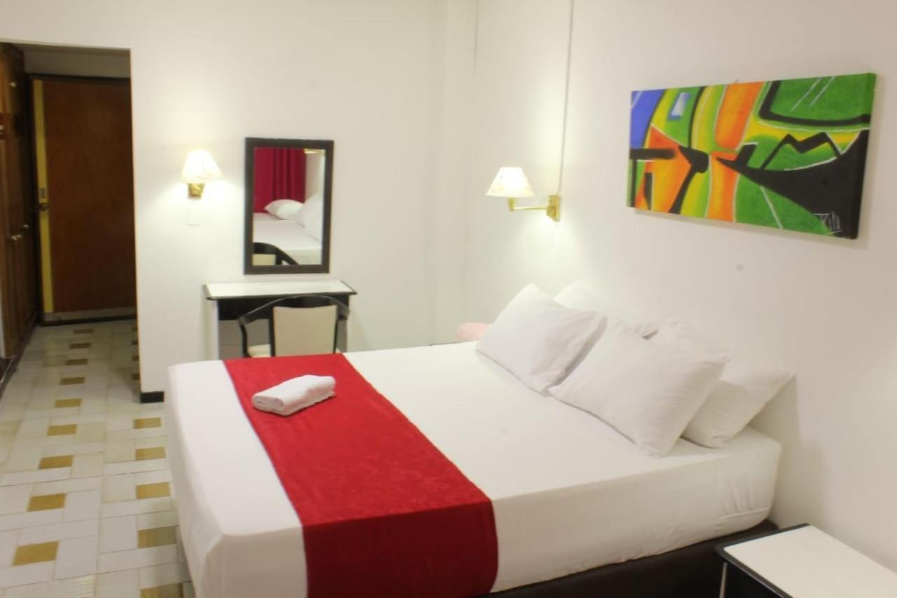 Hotel mariscal robledo cartago Exterior foto