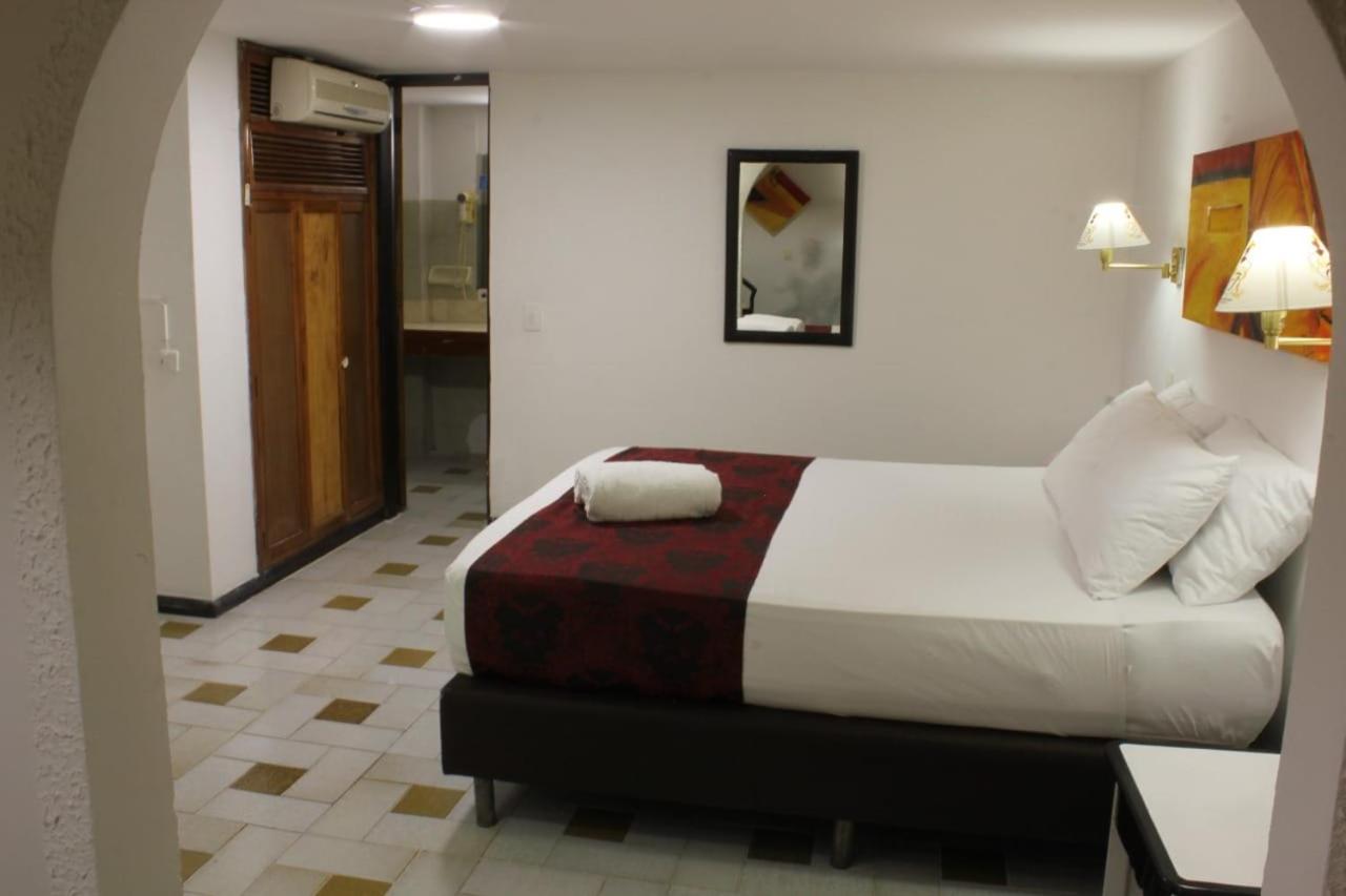 Hotel mariscal robledo cartago Exterior foto