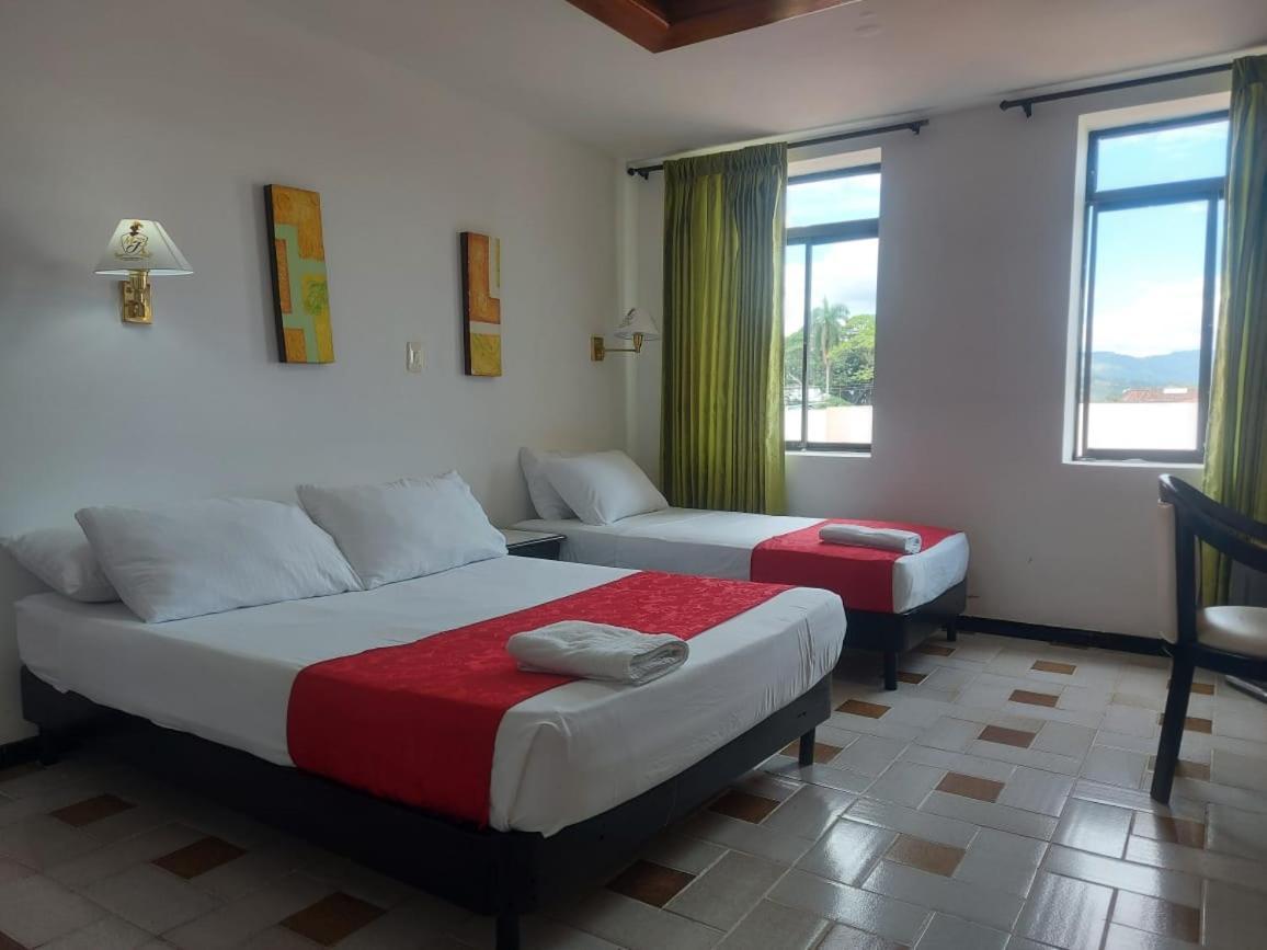 Hotel mariscal robledo cartago Exterior foto